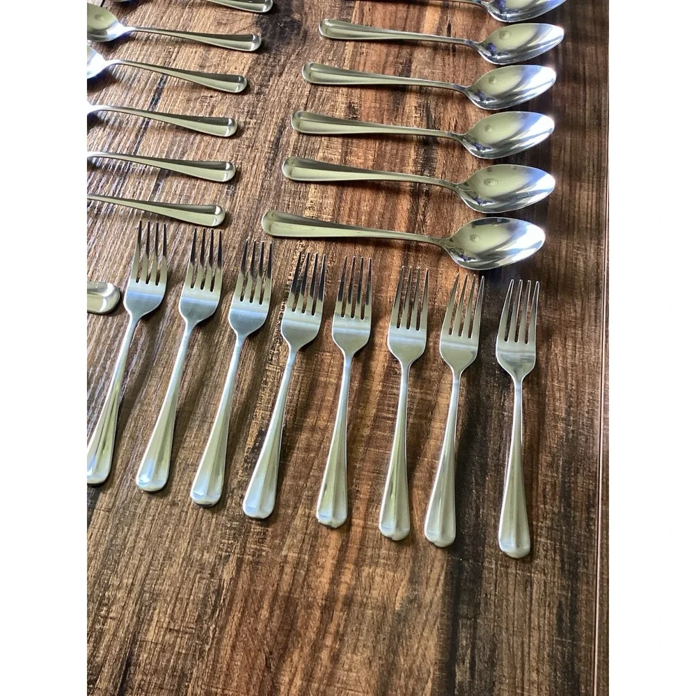 Hampton Silversmiths Stainless China 199 44 Pieces Flatware with Tray Silverware